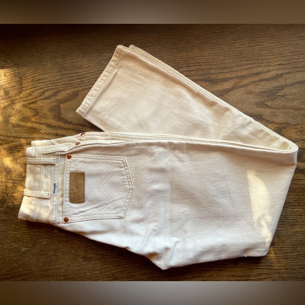 Cream women’s wrangler jeans